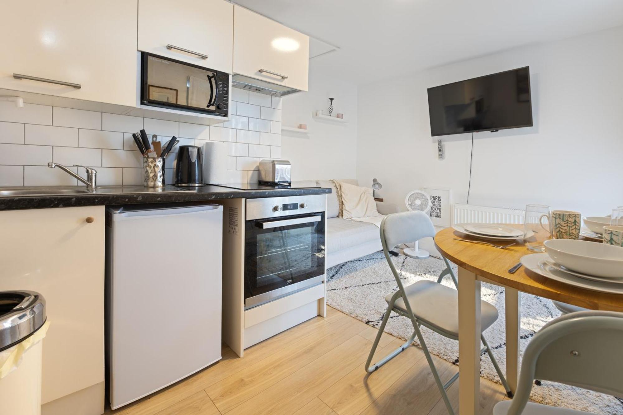 Modern Flat & Balcony In Historic West Kensington Appartement Londen Buitenkant foto