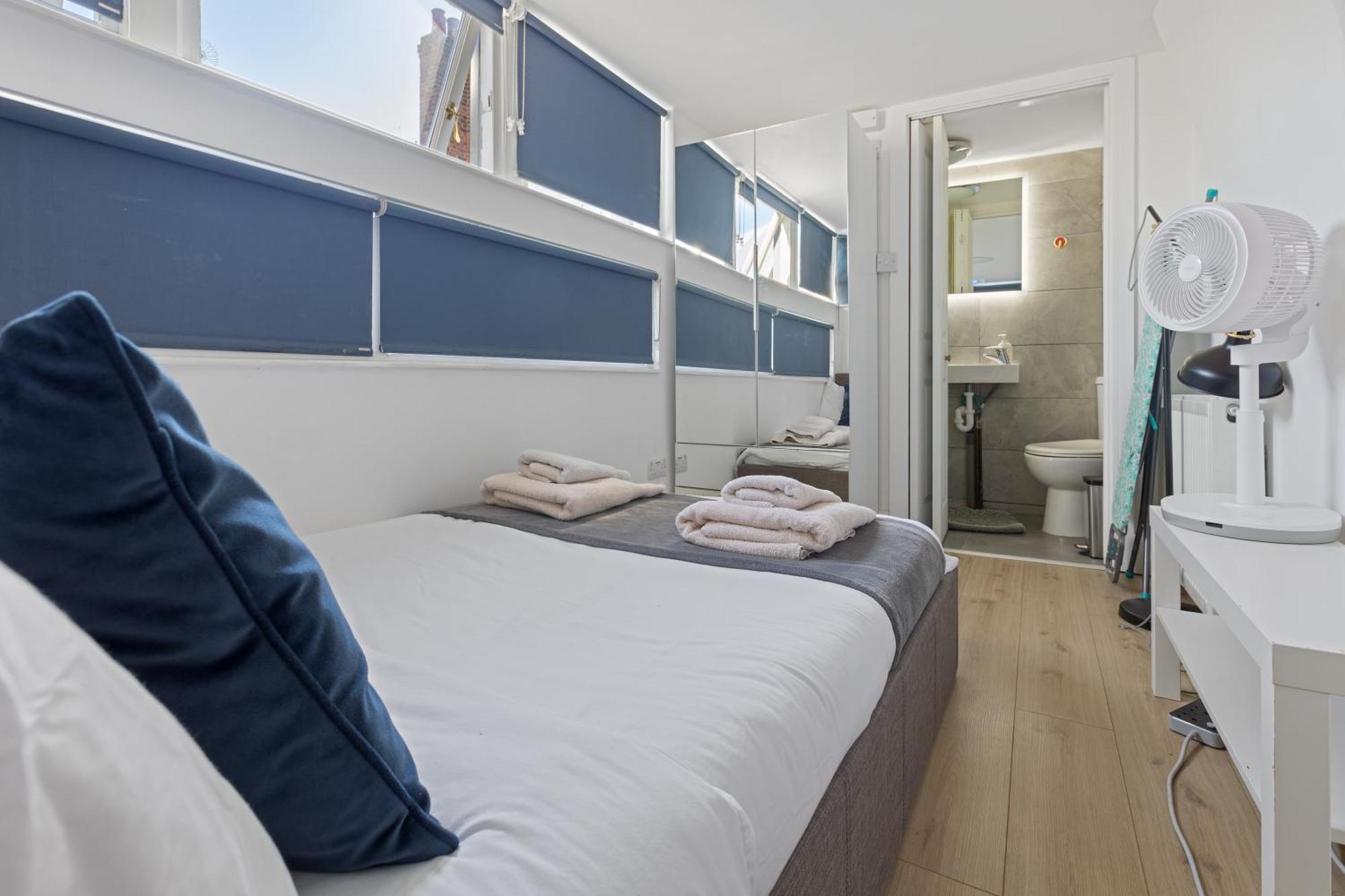 Modern Flat & Balcony In Historic West Kensington Appartement Londen Buitenkant foto