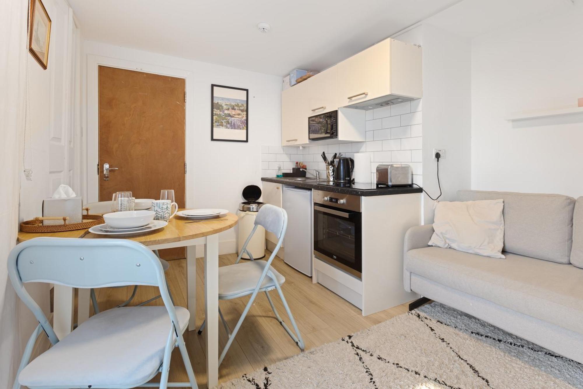 Modern Flat & Balcony In Historic West Kensington Appartement Londen Buitenkant foto