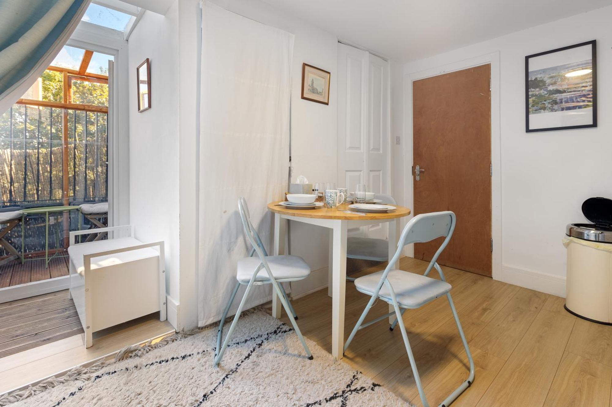 Modern Flat & Balcony In Historic West Kensington Appartement Londen Buitenkant foto